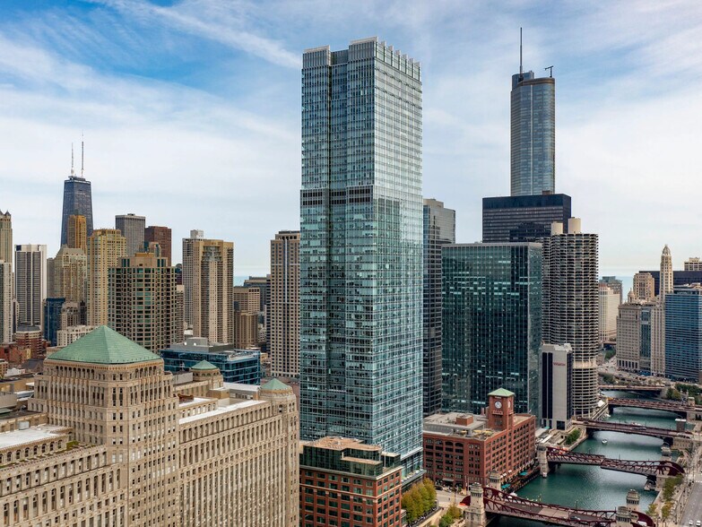 300 N LaSalle St, Chicago, IL à louer - Photo du bâtiment - Image 1 de 2