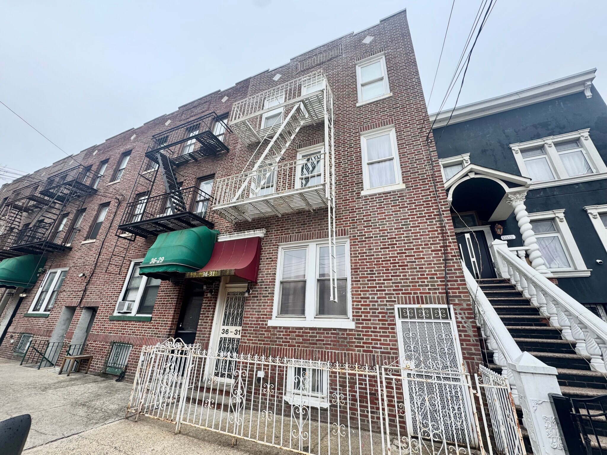 36-31 30th St, Astoria, NY à vendre Photo principale- Image 1 de 18