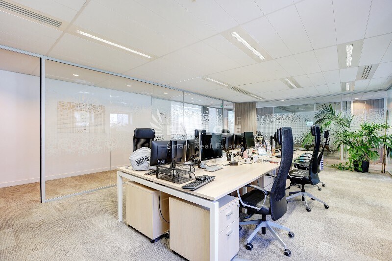 Office in Levallois Perret for lease - Interior Photo - Image 2 of 10