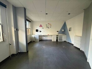 Office in Lyon for lease Interior Photo- Image 2 of 6