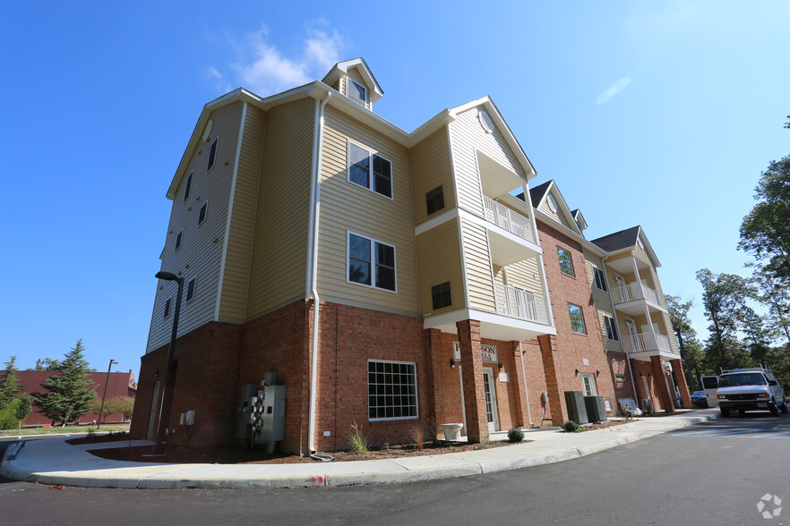 200 Fountains Ln, Poquoson, VA à vendre - Photo du bâtiment - Image 2 de 21