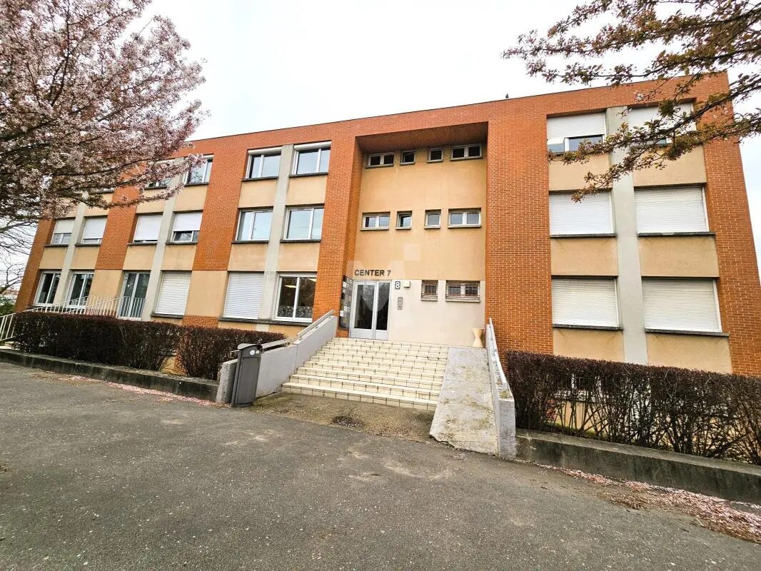 Bureau dans Évry-Courcouronnes à vendre Photo du bâtiment- Image 1 de 11