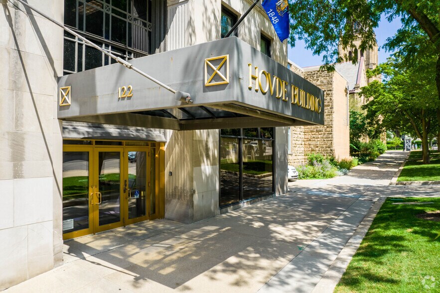 122 W Washington Ave, Madison, WI à louer - Photo du bâtiment - Image 3 de 7