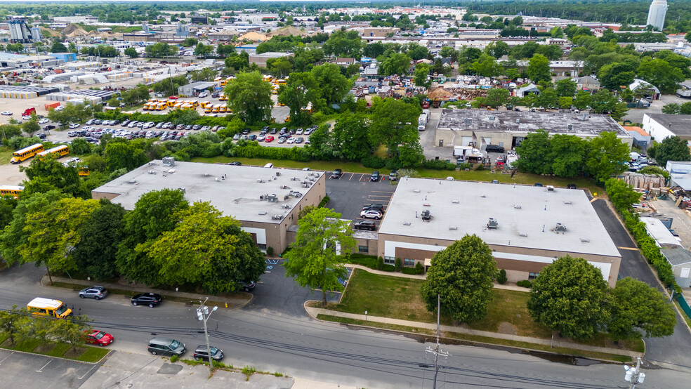 70 Cleveland Ave, Bay Shore, NY for sale - Building Photo - Image 2 of 15