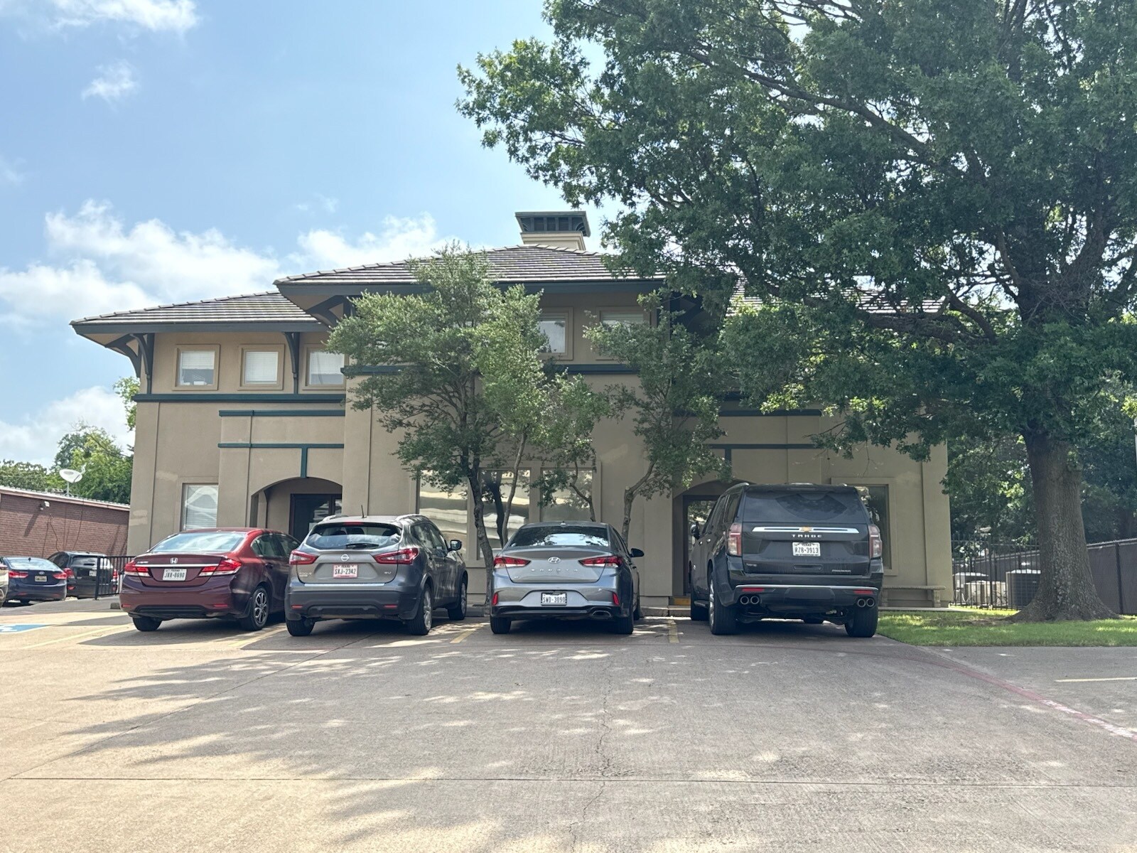 421 N Sam Rayburn Fwy, Sherman, TX à louer Photo du bâtiment- Image 1 de 6