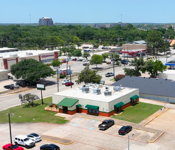 1224 Precinct Line Rd, Hurst, TX à vendre - Photo du bâtiment - Image 3 de 3