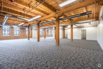 924 W 19th Pl, Chicago, IL for lease Interior Photo- Image 1 of 8