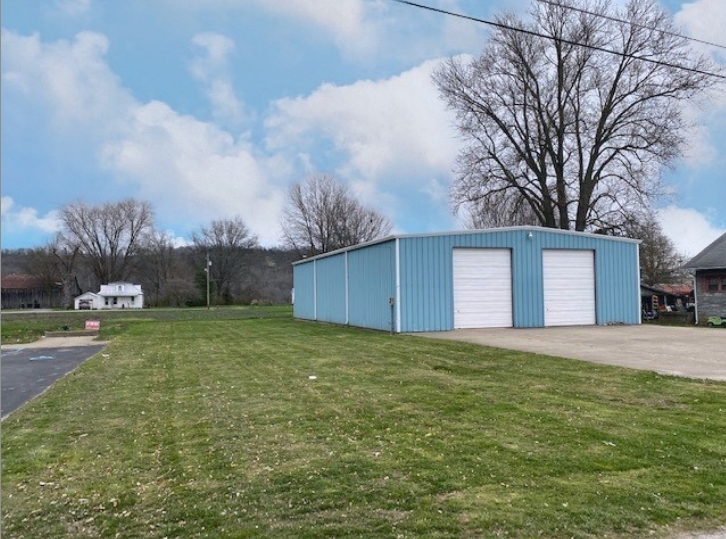 211 Roberta Dr, Warsaw, KY for sale - Primary Photo - Image 1 of 1