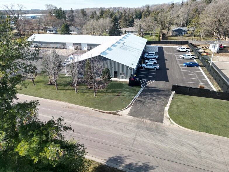 2800 1st Ave NW, Faribault, MN à louer - Photo du bâtiment - Image 3 de 9