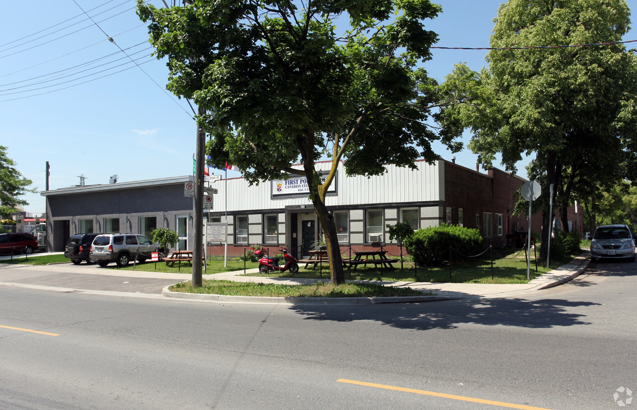 60 Caledonia Rd, Toronto, ON à vendre Photo du bâtiment- Image 1 de 15