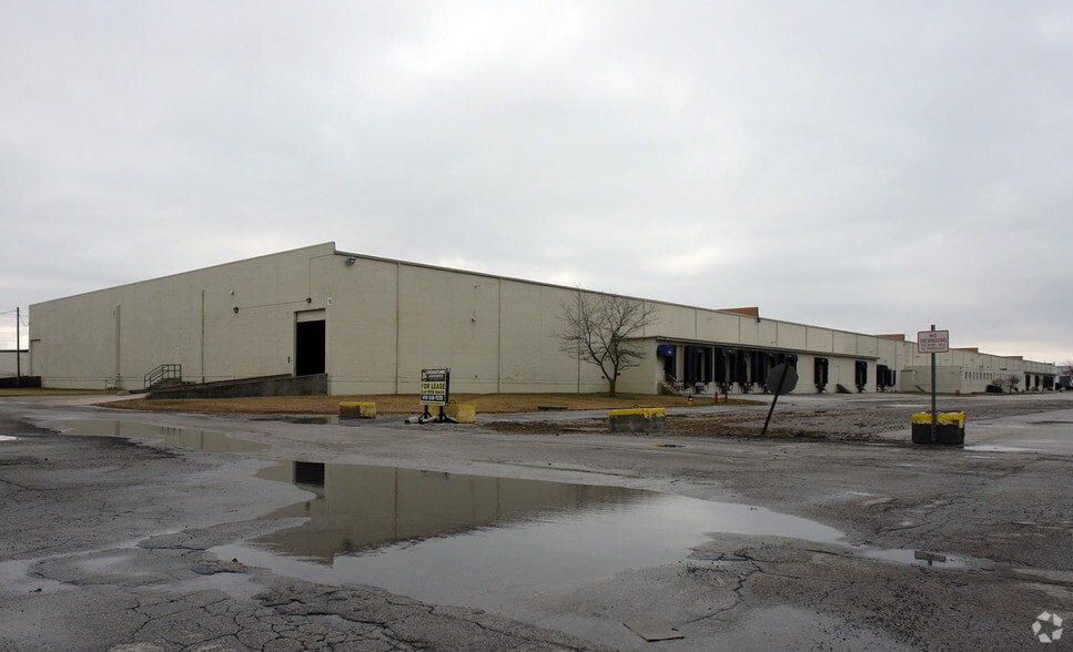 501-591 J St, Perrysburg, OH for lease - Building Photo - Image 1 of 10