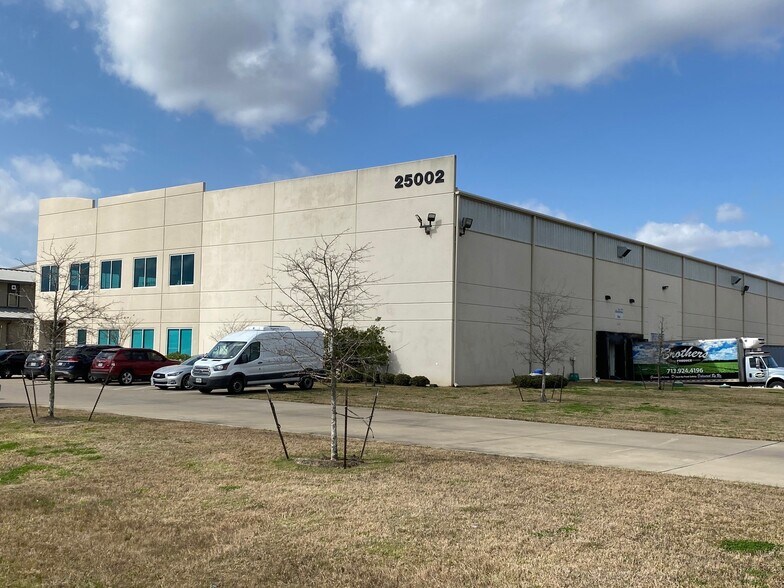 25002 Clay Rd, Katy, TX à louer - Photo du bâtiment - Image 3 de 24