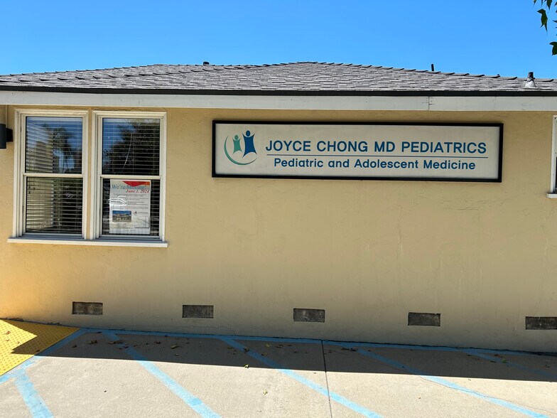 125 N Euclid Ave, Fullerton, CA à louer - Photo du bâtiment - Image 3 de 8