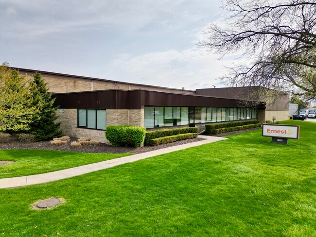 Plus de détails pour 23800 Research Dr, Farmington Hills, MI - Industriel à louer