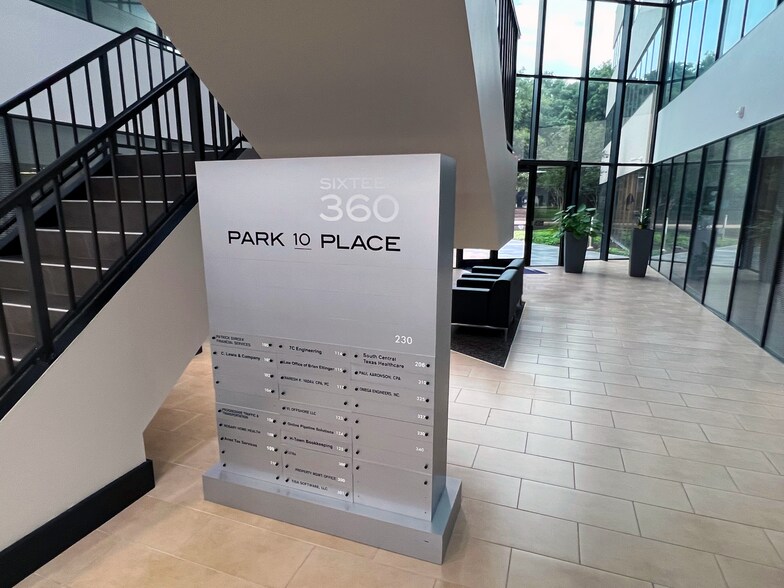 16360 Park Ten Place Dr, Houston, TX à louer - Photo intérieure - Image 2 de 6