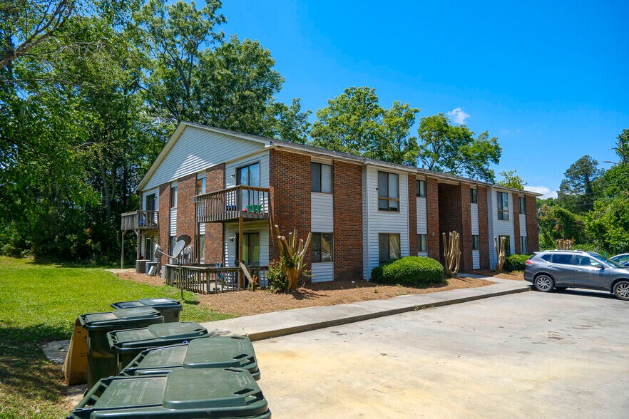 100 Highland Forest Dr, Greenwood, SC for sale - Building Photo - Image 3 of 8