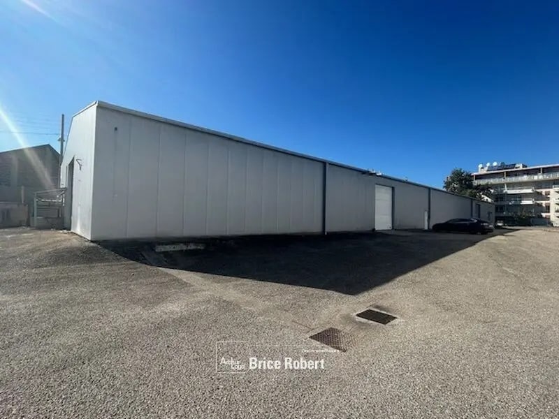 Bureau dans Vénissieux à louer Photo du bâtiment- Image 1 de 5