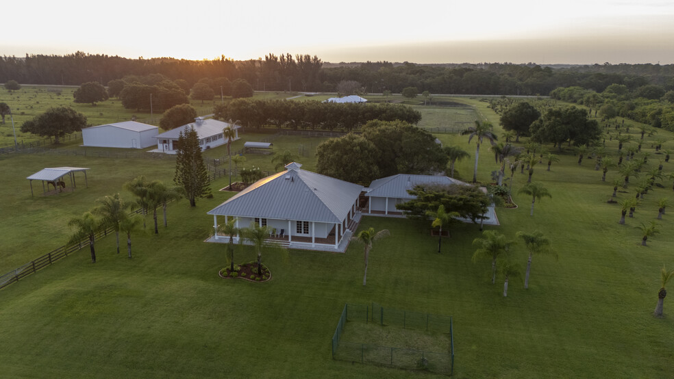 2301 58th Ave SW, Vero Beach, FL à vendre - Photo du bâtiment - Image 2 de 65