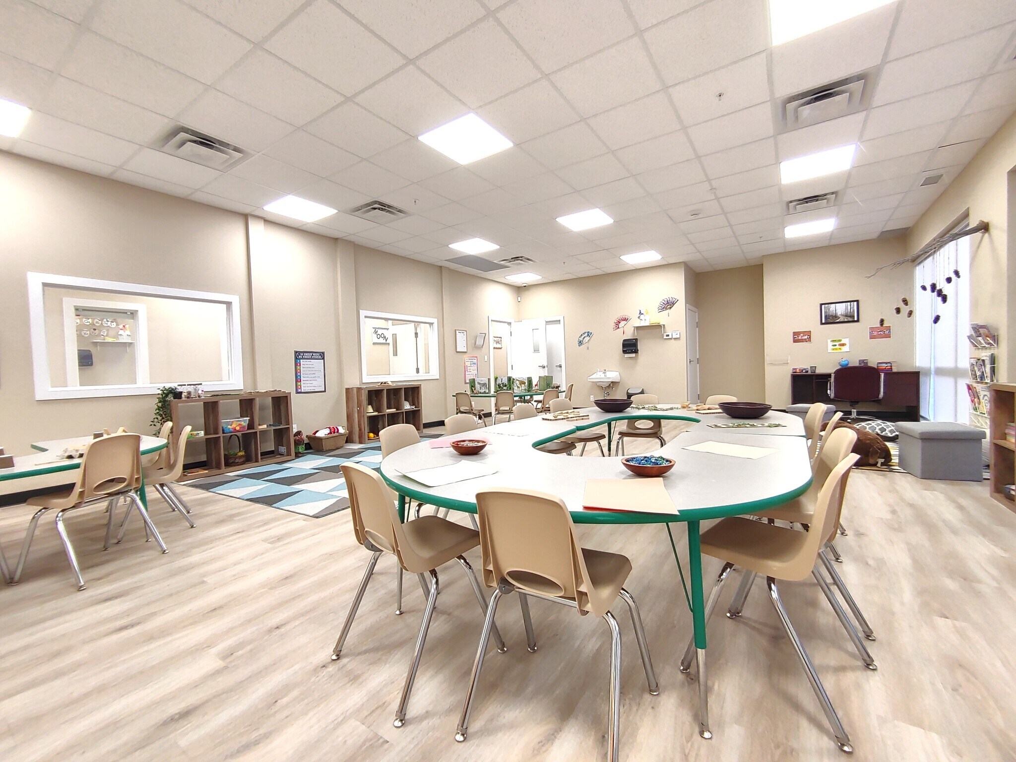 10882 98 St NW, Edmonton, AB for sale Interior Photo- Image 1 of 9