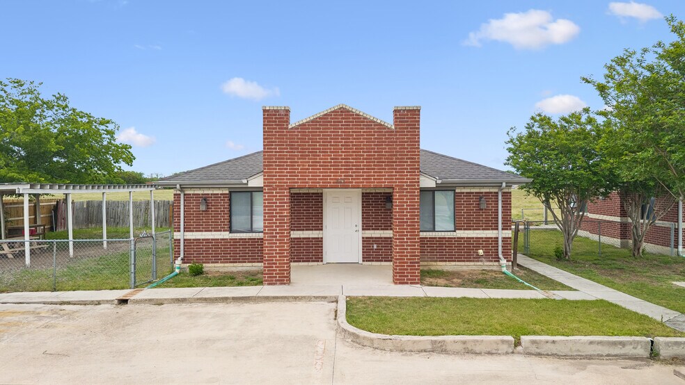 1020 Guadalupe St, Lockhart, TX à vendre - Photo du bâtiment - Image 2 de 15