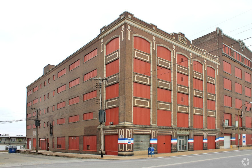 2500-2516 N Broadway portfolio of 3 properties for sale on LoopNet.ca - Primary Photo - Image 3 of 14