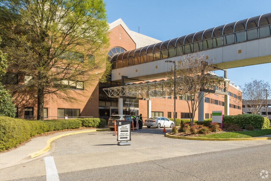 833 Saint Vincents Dr, Birmingham, AL à louer - Photo du bâtiment - Image 3 de 9