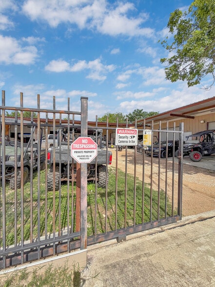 5690 Easterling, San Antonio, TX à vendre - Photo du bâtiment - Image 3 de 6