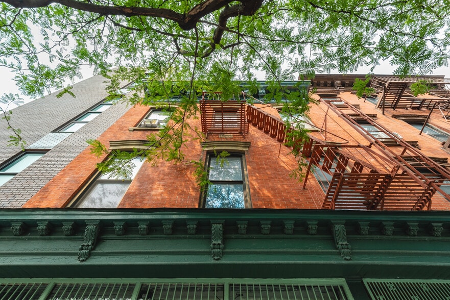 445 Grand St, Brooklyn, NY for sale - Building Photo - Image 3 of 27