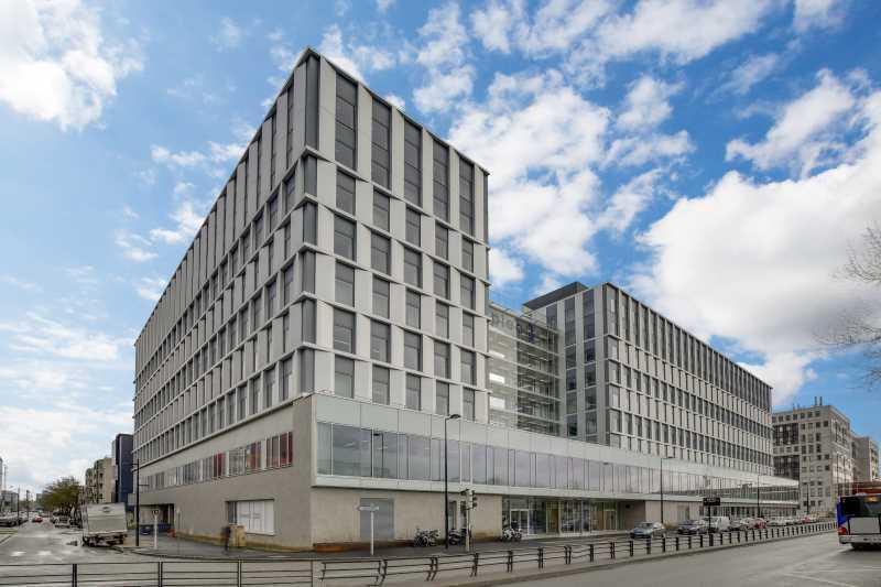 1 Rue Stephenson, Montigny-le-Bretonneux à louer - Photo principale - Image 1 de 3