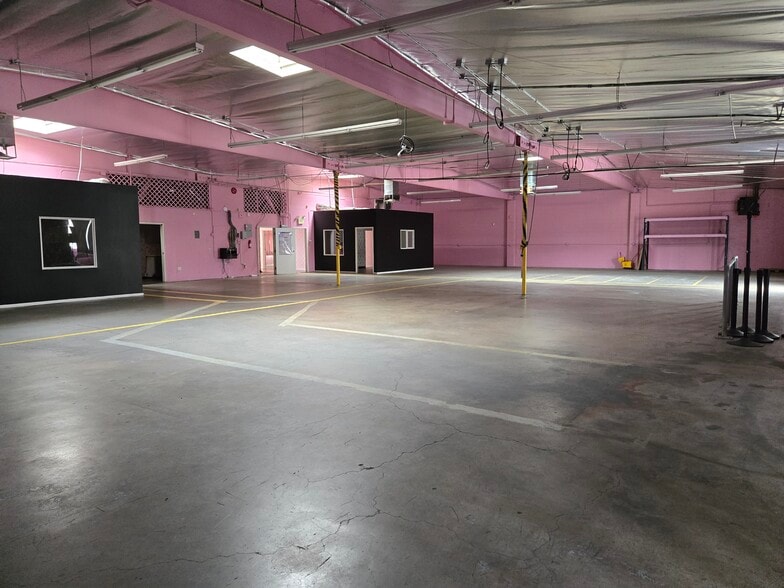 2205 N Hollywood Way, Burbank, CA for lease - Building Photo - Image 3 of 11