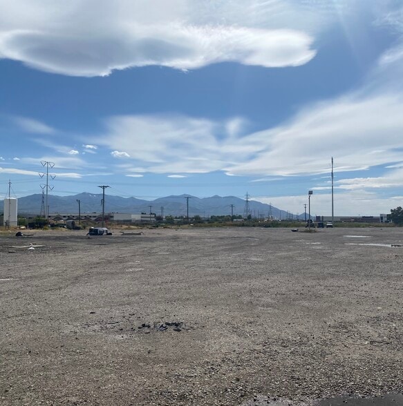 1624-1636 S Pioneer Rd, Salt Lake City, UT for lease - Building Photo - Image 3 of 6