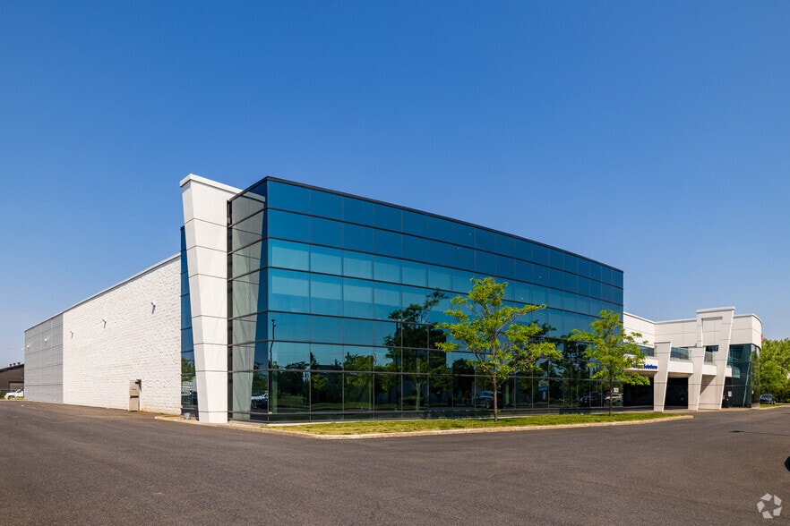 2625-2655 Boul Jacques-Cartier E, Longueuil, QC à louer - Photo du bâtiment - Image 3 de 27