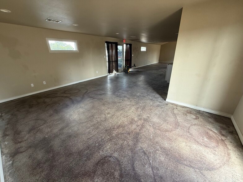 8400 N State Highway 16, Poteet, TX for lease - Lobby - Image 2 of 6