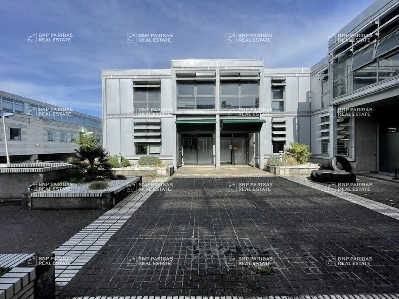 Bureau dans Sucy-en-Brie à louer - Photo du bâtiment - Image 2 de 4