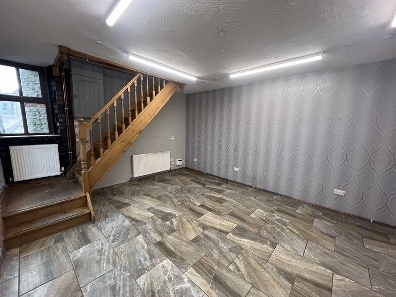 3 Heol-Y-Sarn, Llantrisant à vendre - Photo du bâtiment - Image 2 de 5