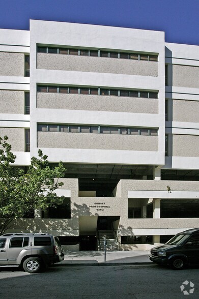 6280 Sunset Dr, Miami, FL à louer - Photo du bâtiment - Image 2 de 6