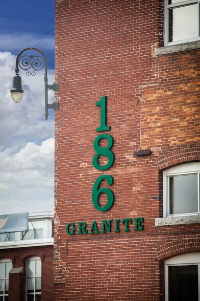 186 Granite St, Manchester, NH à louer - Photo du bâtiment - Image 2 de 6