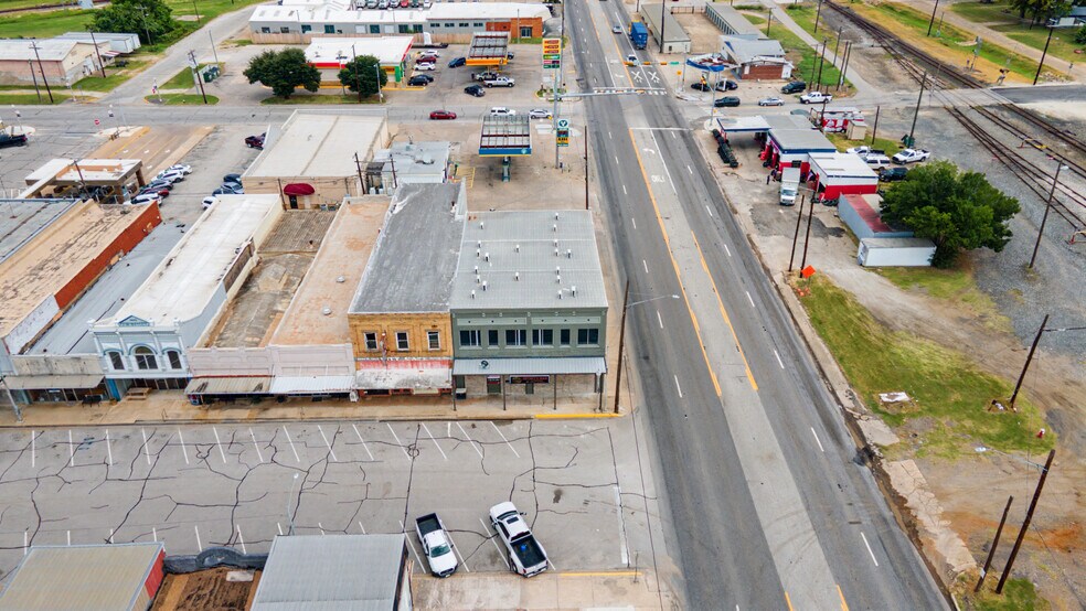 102 W 4th St, Hearne, TX à vendre - Photo du bâtiment - Image 2 de 36