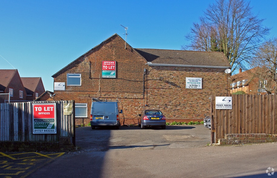 Holywell Hl, St Albans for lease - Building Photo - Image 2 of 2