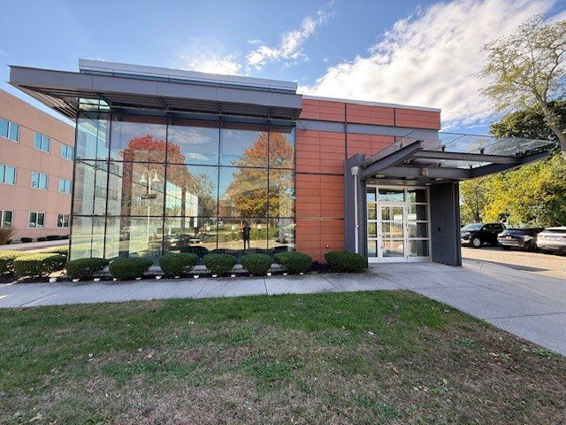 68 N Country Rd, Port Jefferson, NY à louer Photo principale- Image 1 de 2