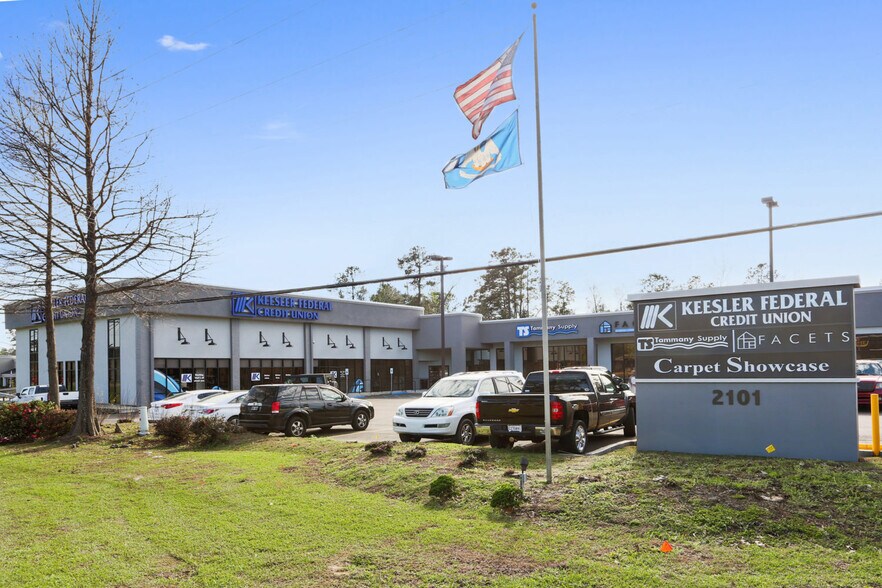 2101 N Hwy 190, Covington, LA à louer - Photo du bâtiment - Image 2 de 7