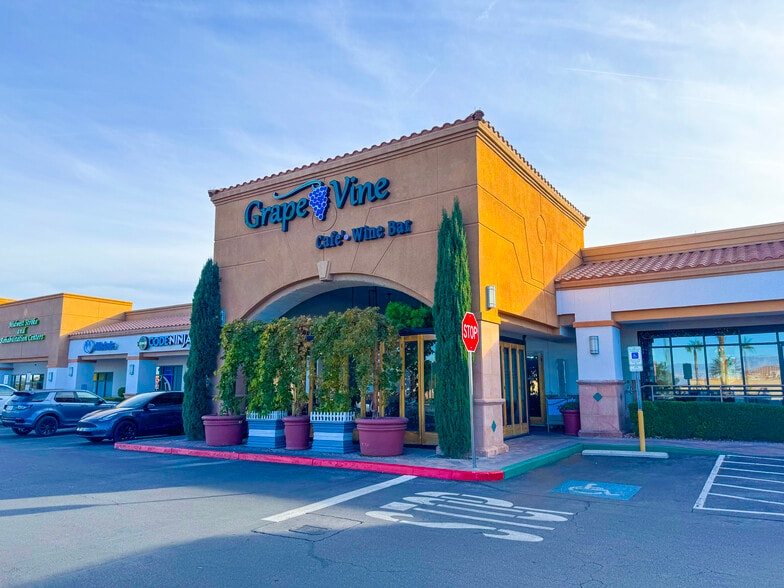 7501-7591 W Lake Mead Blvd, Las Vegas, NV à louer - Photo du bâtiment - Image 2 de 16