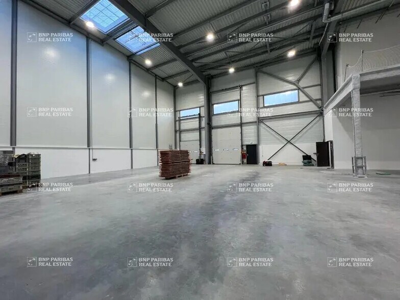 Flex in Les Sorinières for lease - Building Photo - Image 3 of 6