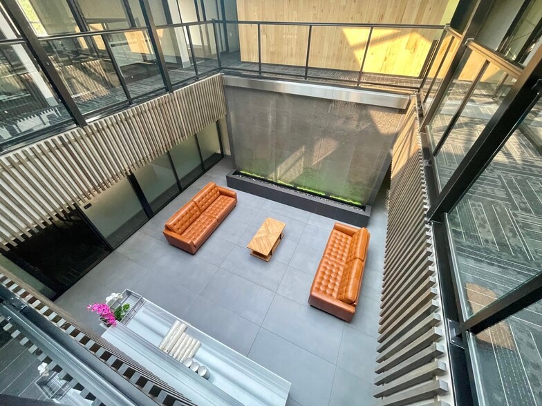 8405 165th Ave NE, Redmond, WA for sale - Building Photo - Image 3 of 10