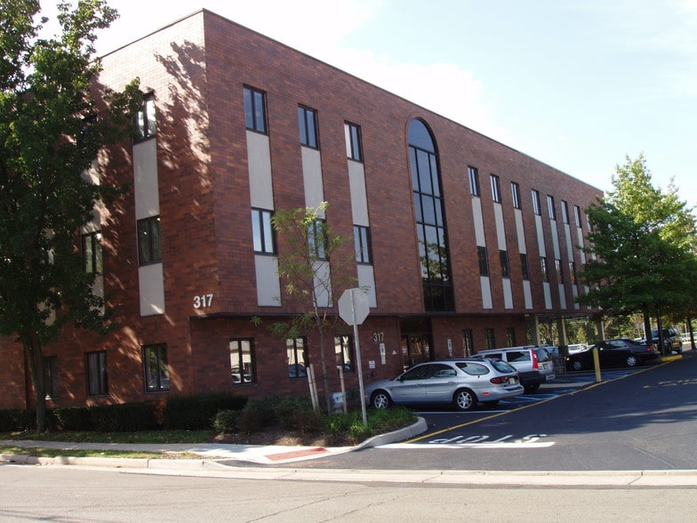 317 Cleveland Ave, Highland Park, NJ for lease - Building Photo - Image 2 of 14