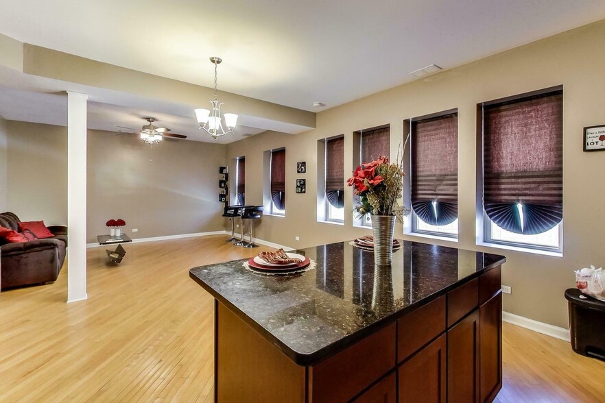 6700 S Clyde Ave, Chicago, IL for sale - Building Photo - Image 2 of 5