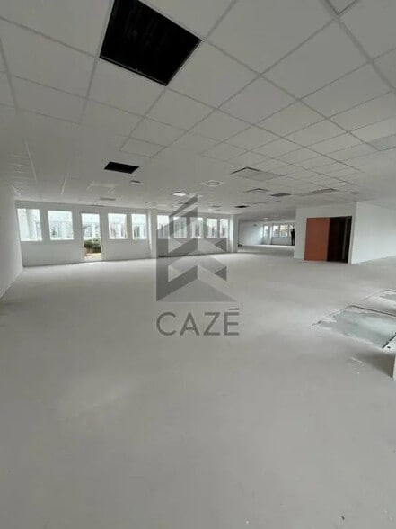 Office in Mérignac for lease - Building Photo - Image 1 of 13