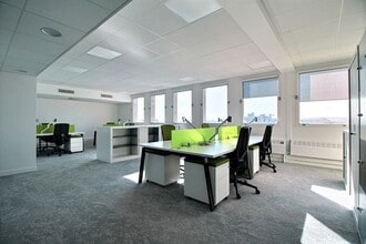 58 Rue Du Dessous Des Berges, Paris for lease Interior Photo- Image 2 of 10