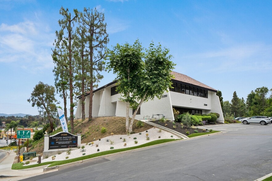 25200 La Paz Rd, Laguna Hills, CA for lease - Building Photo - Image 1 of 13