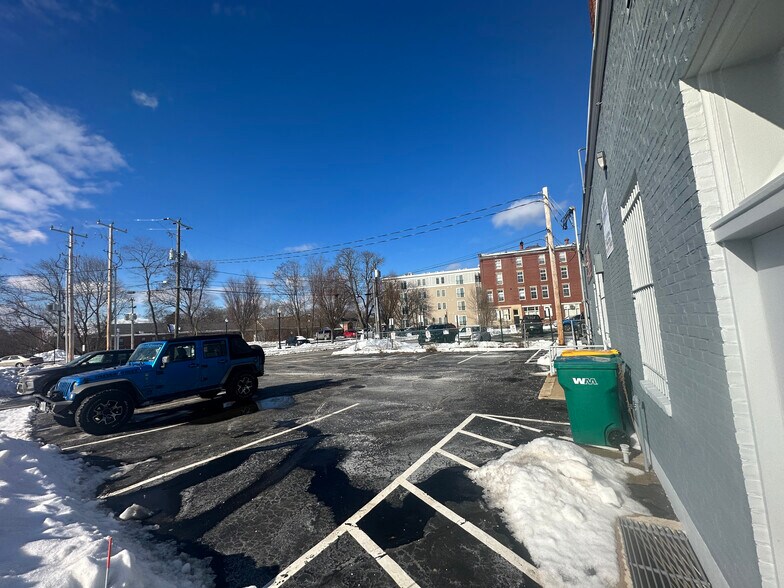 21 Main St, Rochester, NH à louer - Photo du bâtiment - Image 2 de 37